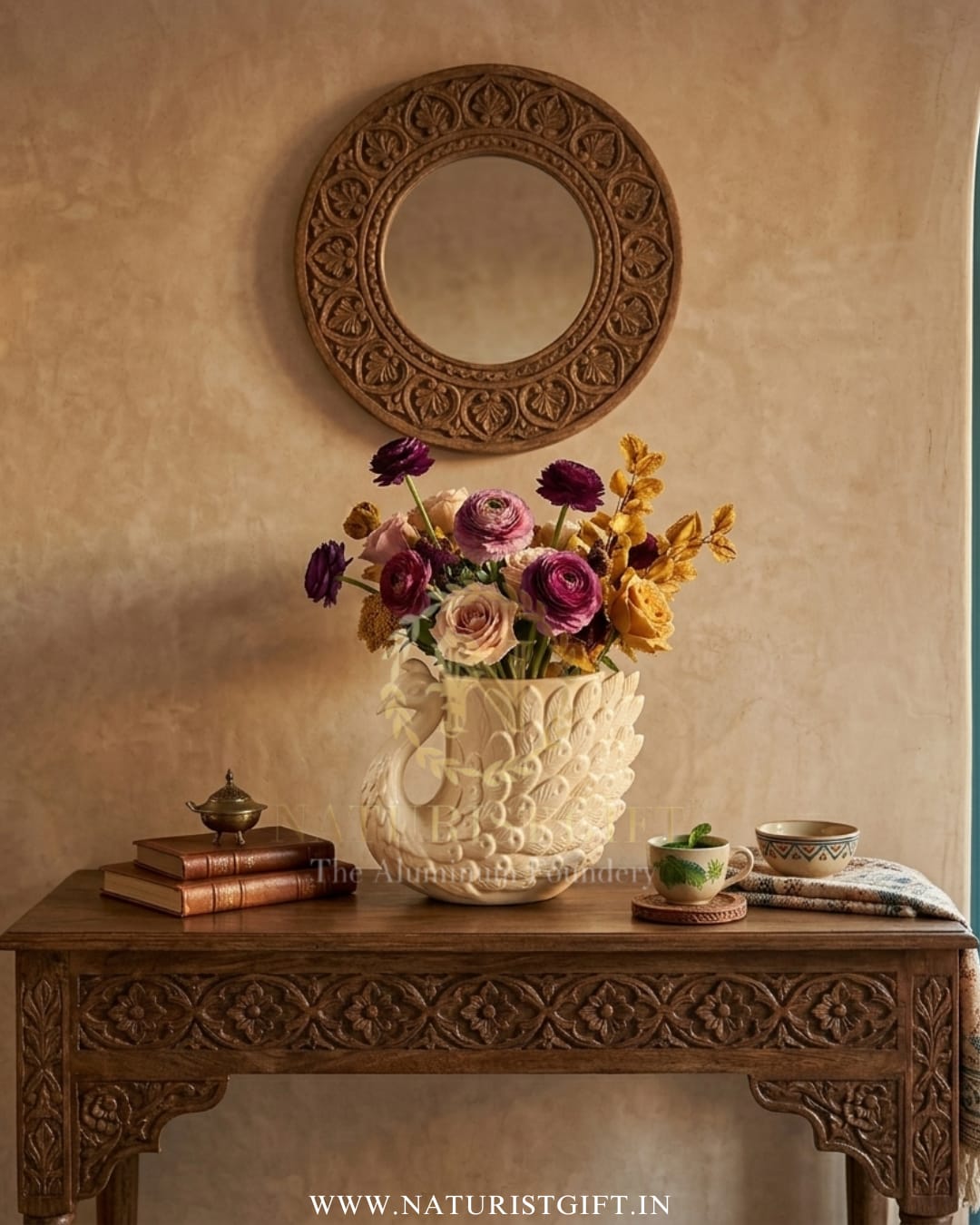 Minimalist & Modern Peacock Vase - Image 4